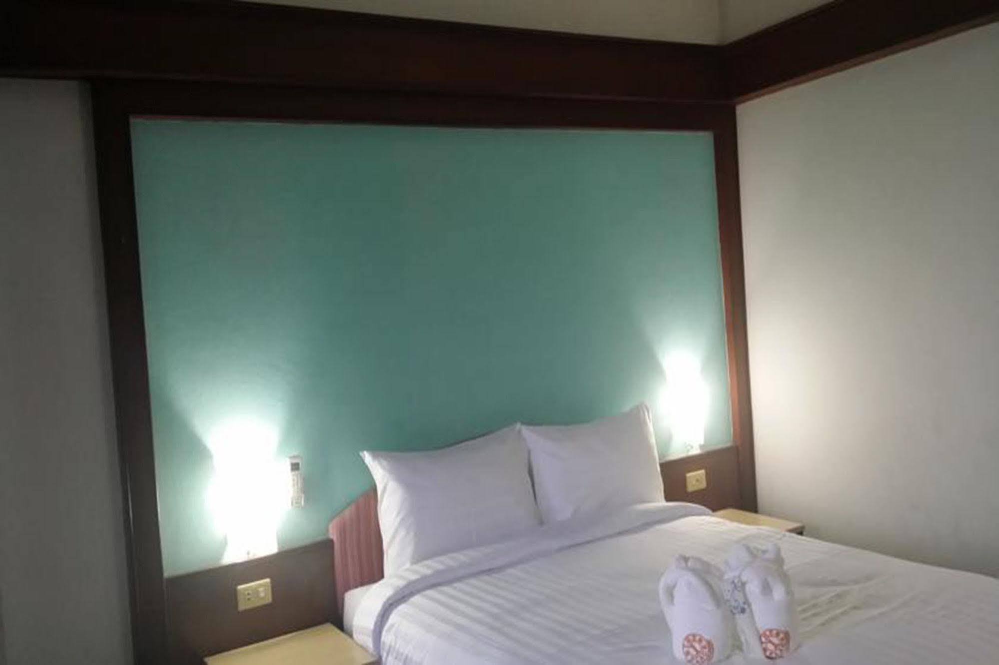 The 1 Place Hat Yai Exterior photo